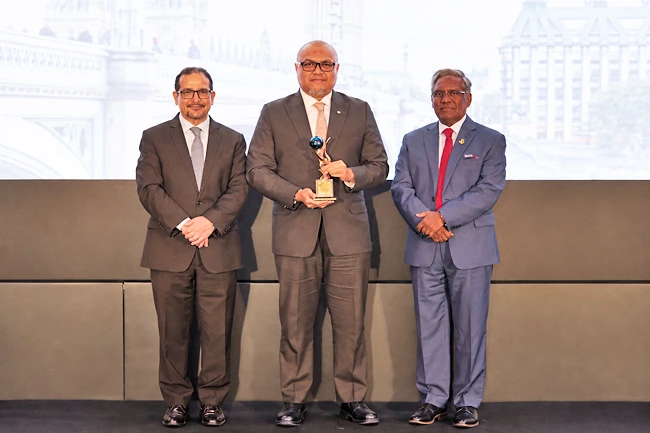 Acting Managing Director and Chief Executive Officer of Bank Islam Brunei Darussalam Berhad Haji Mohammad Yusri bin Haji Wahsalfelah in a group photo. PHOTO: BIBD