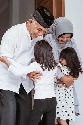 Happy Asian Muslim Aged Couple Meeting Kids Grand Children Doorstep Eid Mubarak Celebration (1) 1